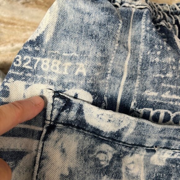 Victorious Men’s Jogger Shorts Bermudas Money All Over Print size Medium Grunge - Picture 8 of 10